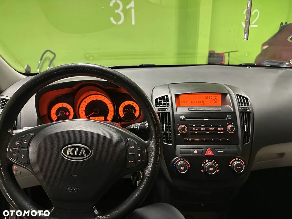 Kia Ceed - 8