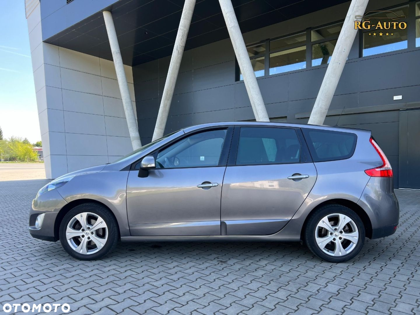 Renault Grand Scenic - 12