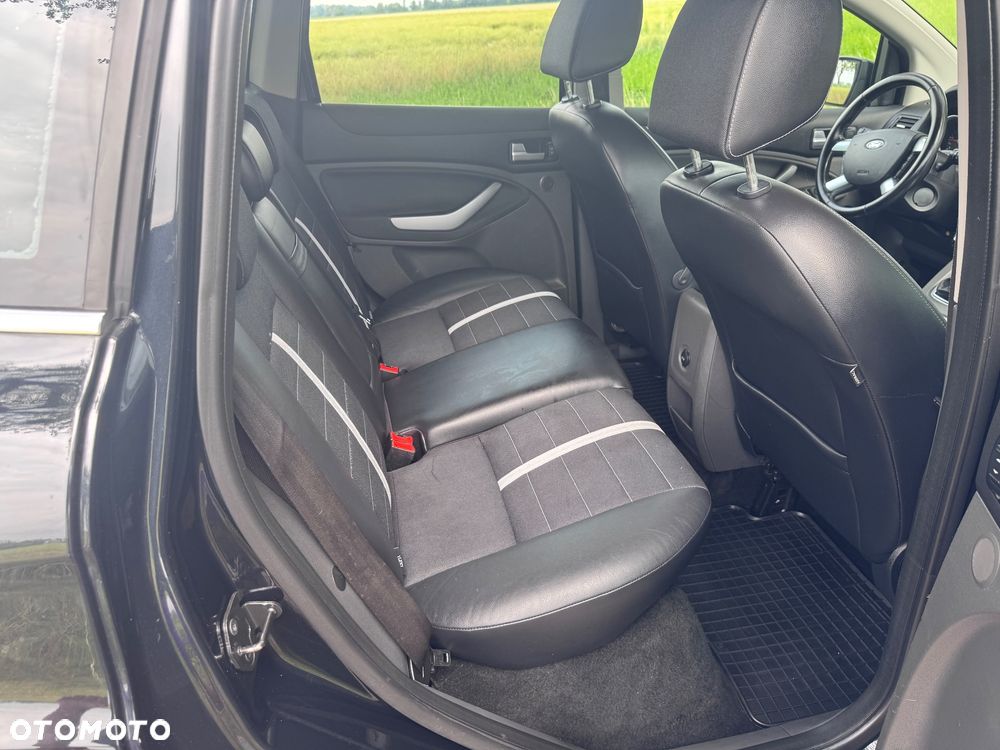 Ford Kuga - 27