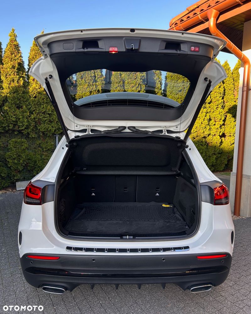 Mercedes-Benz GLA - 36