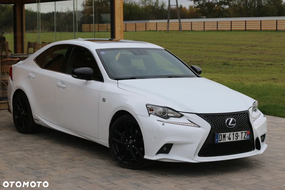 Lexus IS 300h F Sport - 1