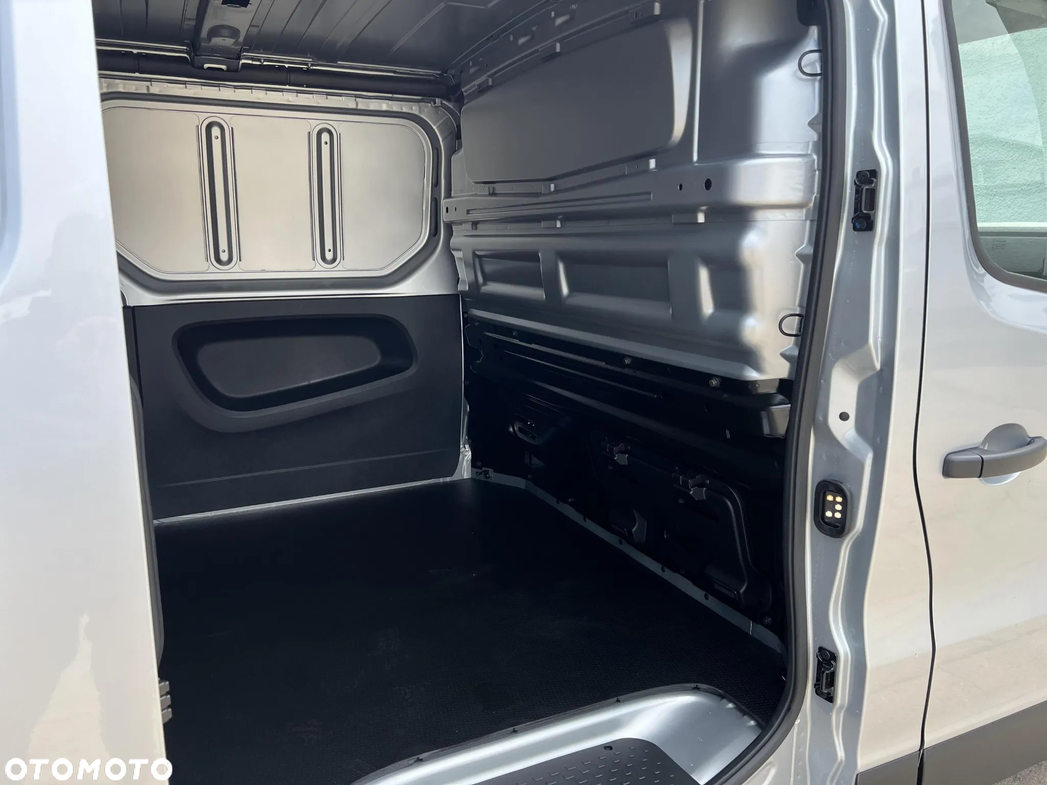 Renault Trafic - 16