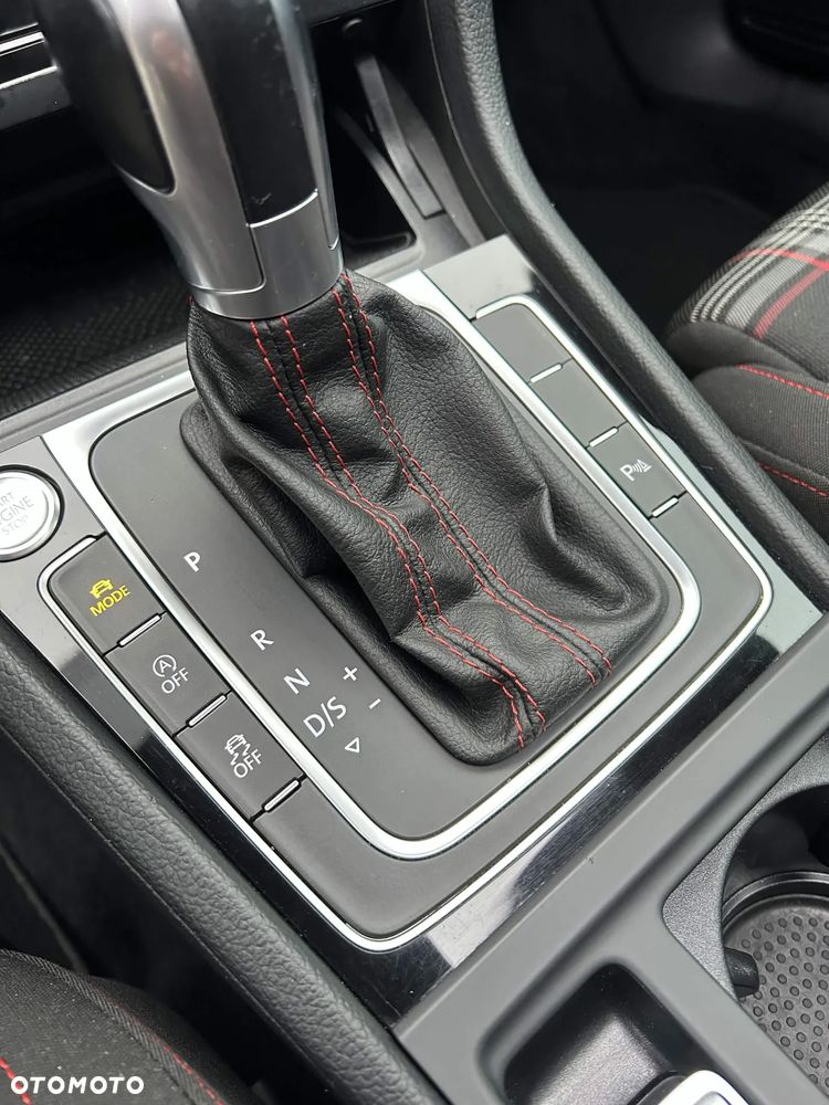 Volkswagen Golf - 18