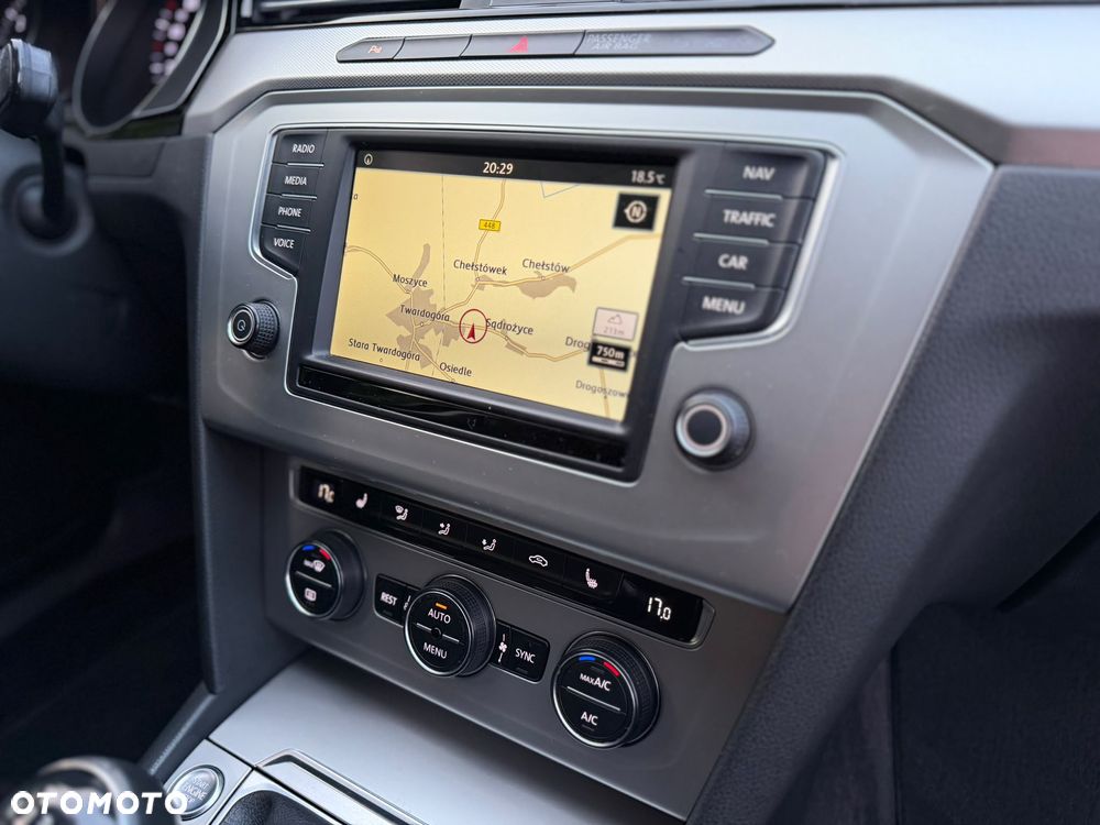 Volkswagen Passat - 8