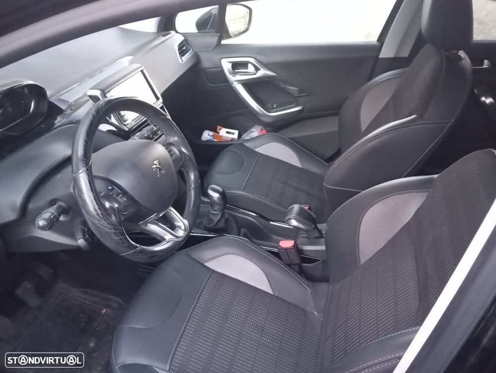 Peugeot 2008 1.2 PureTech Allure - 2