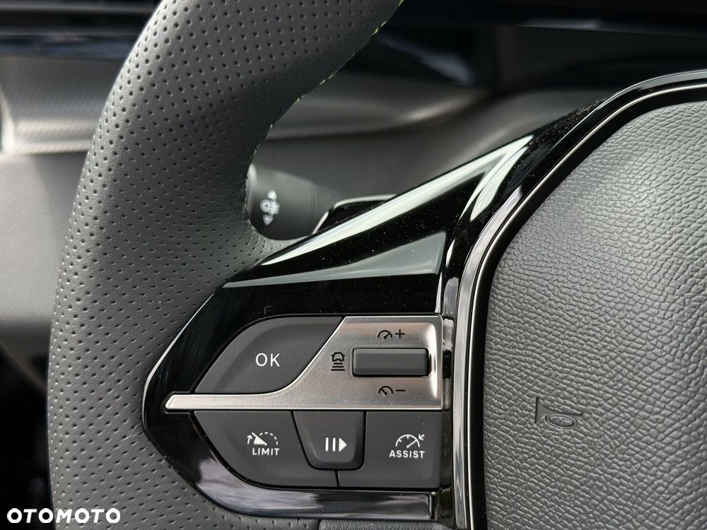 Peugeot 408 - 25