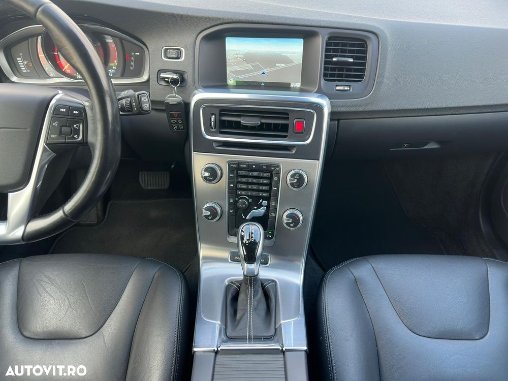 Volvo V60 D6 Plug-In-Hybrid AWD Geartronic Summum - 11