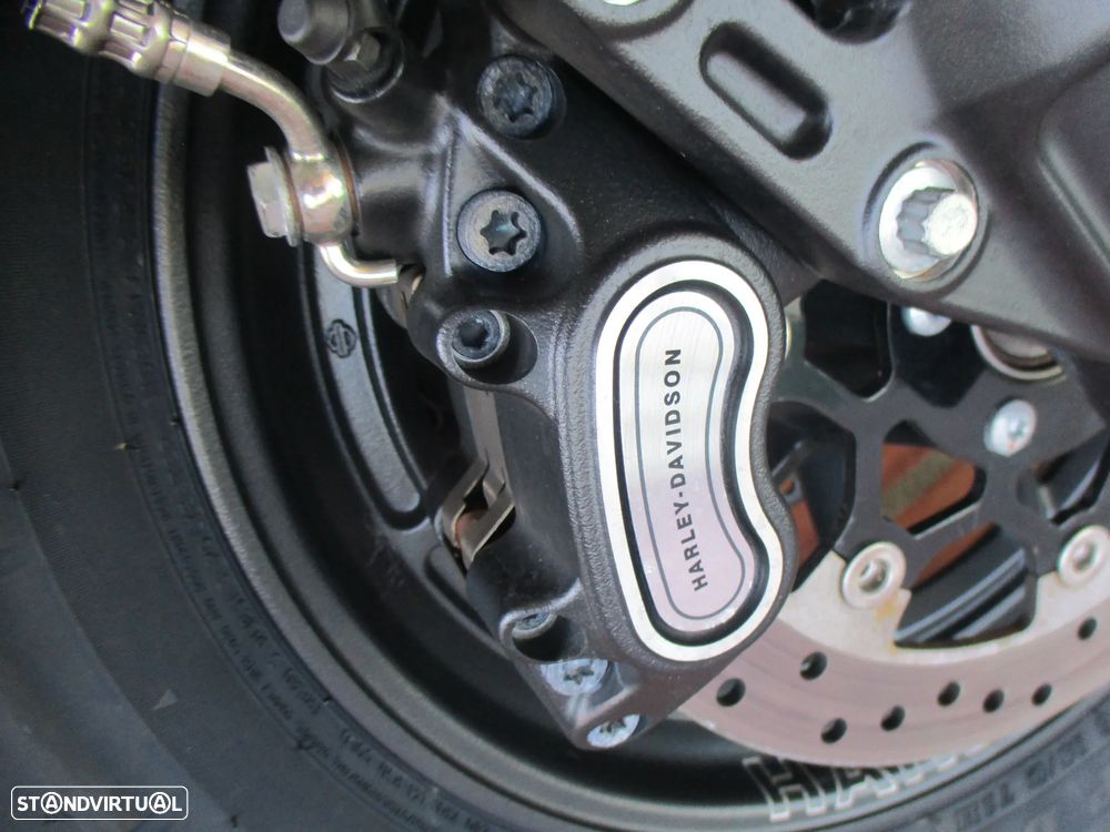 Harley-Davidson Softail 114 FAT BOB - 33