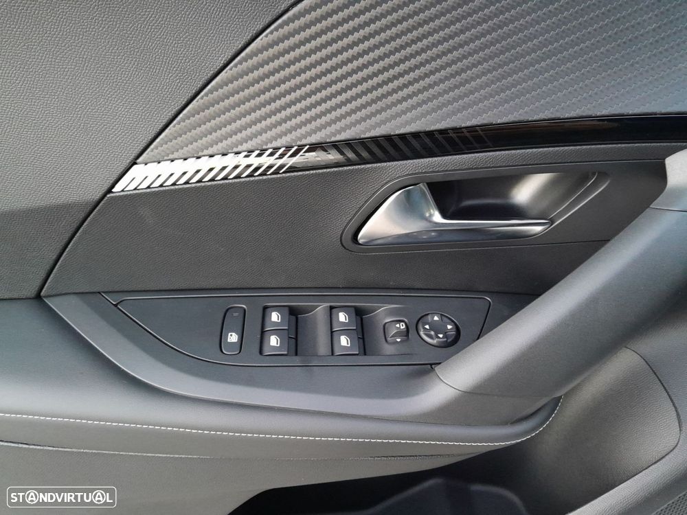 Peugeot 2008 1.2 PureTech Allure - 23