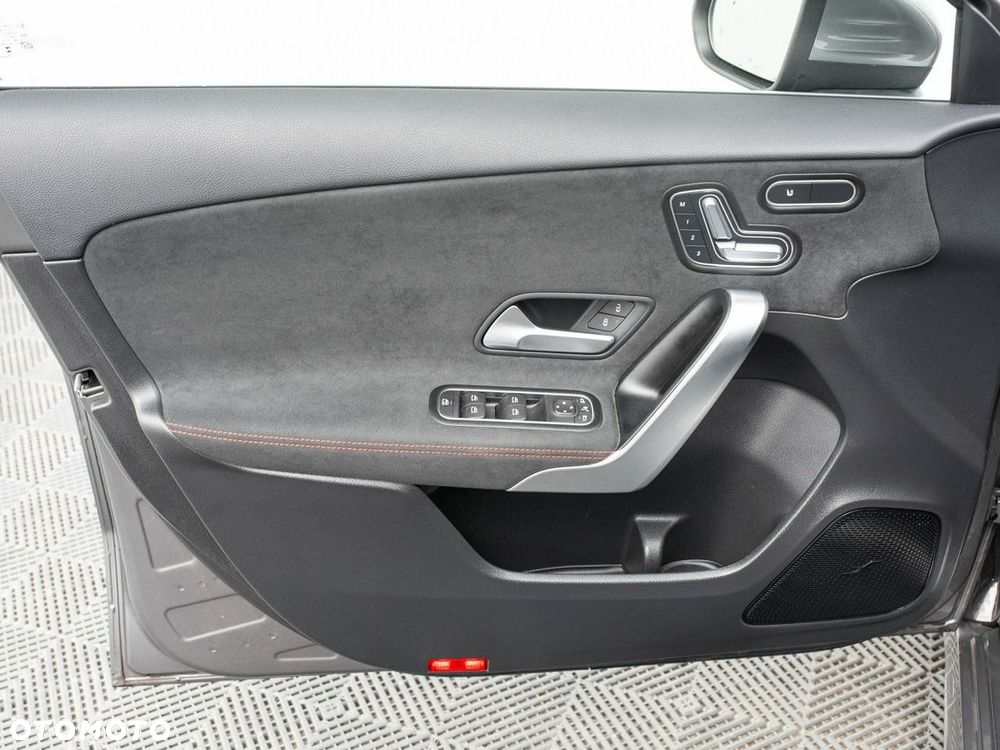 Mercedes-Benz Klasa A 220 4-Matic Progressive 8G-DCT - 10