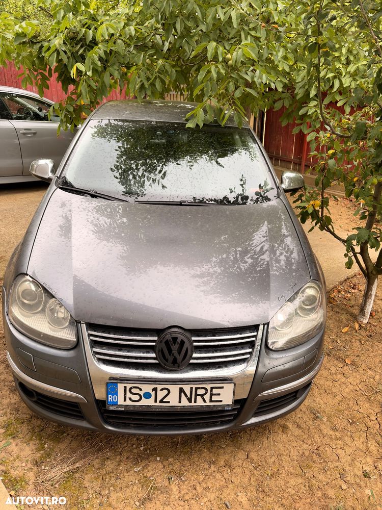Volkswagen Jetta 2.0 TDI Sportline - 1