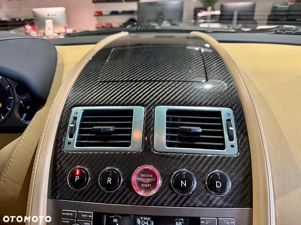 Aston Martin DB9 Standard - 13