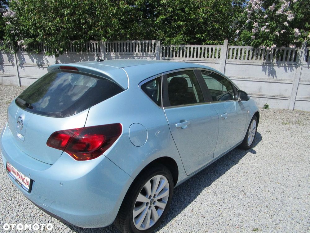 Opel Astra 1.6 Design Edition - 12