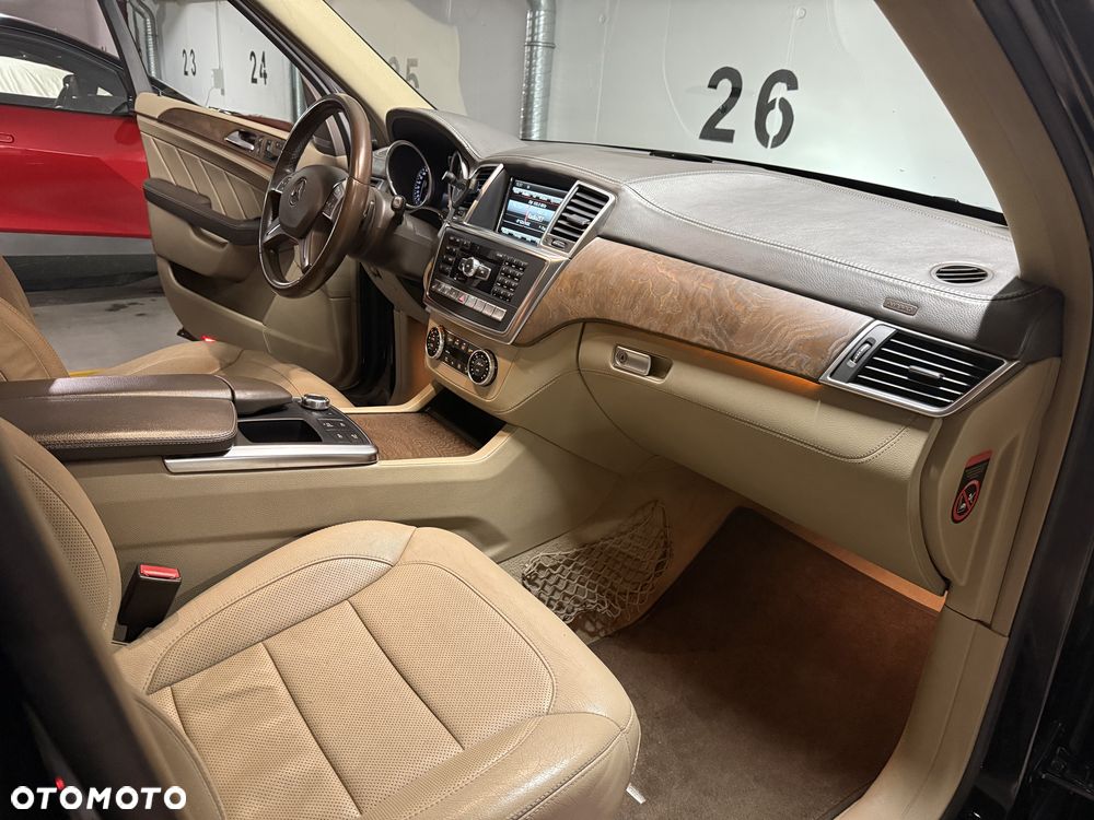 Mercedes-Benz GL - 13
