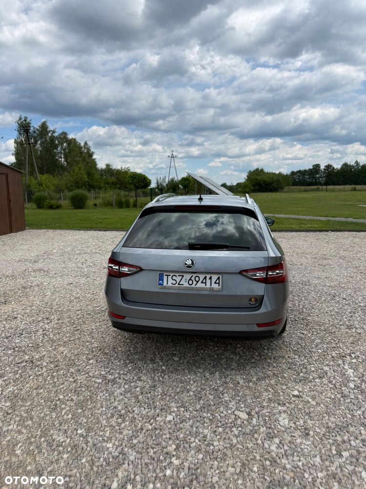 Skoda Superb 2.0 TDI Sportline DSG - 6