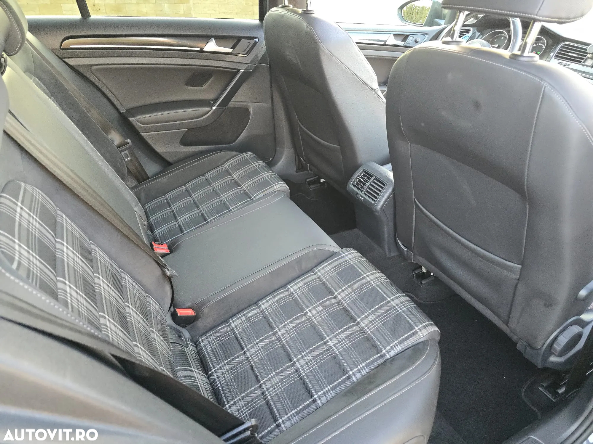 Volkswagen Golf 2.0 TDI DSG GTD - 9