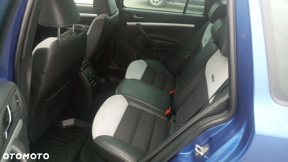 Skoda Octavia Combi 2.0 TDI CR DPF RS - 19