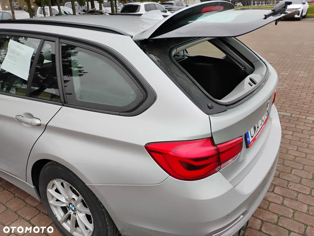 BMW Seria 3 320i xDrive - 10