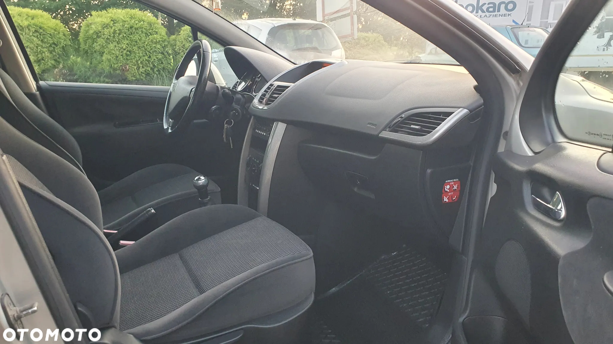 Peugeot 207 - 16