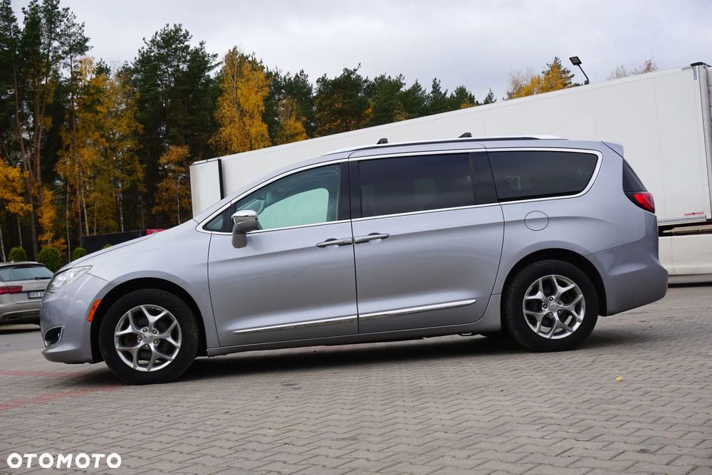 Chrysler Pacifica - 4