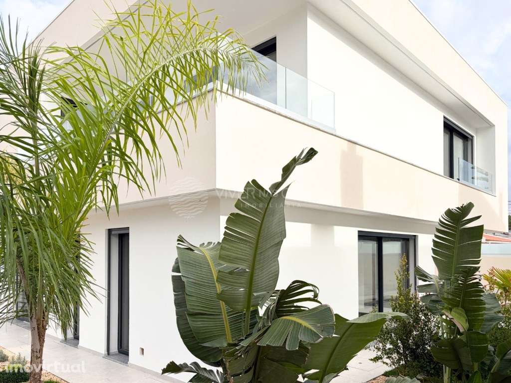 Moradia T4 com 4 Suites, Piscina e Garagem em Belverde, Seixal - Grande imagem: 3/48