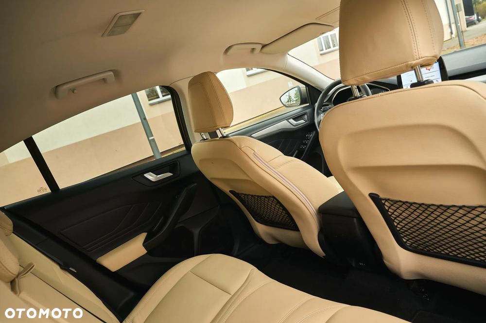 Ford Focus 1.5 EcoBlue Start-Stopp-System TITANIUM DESIGN - 32