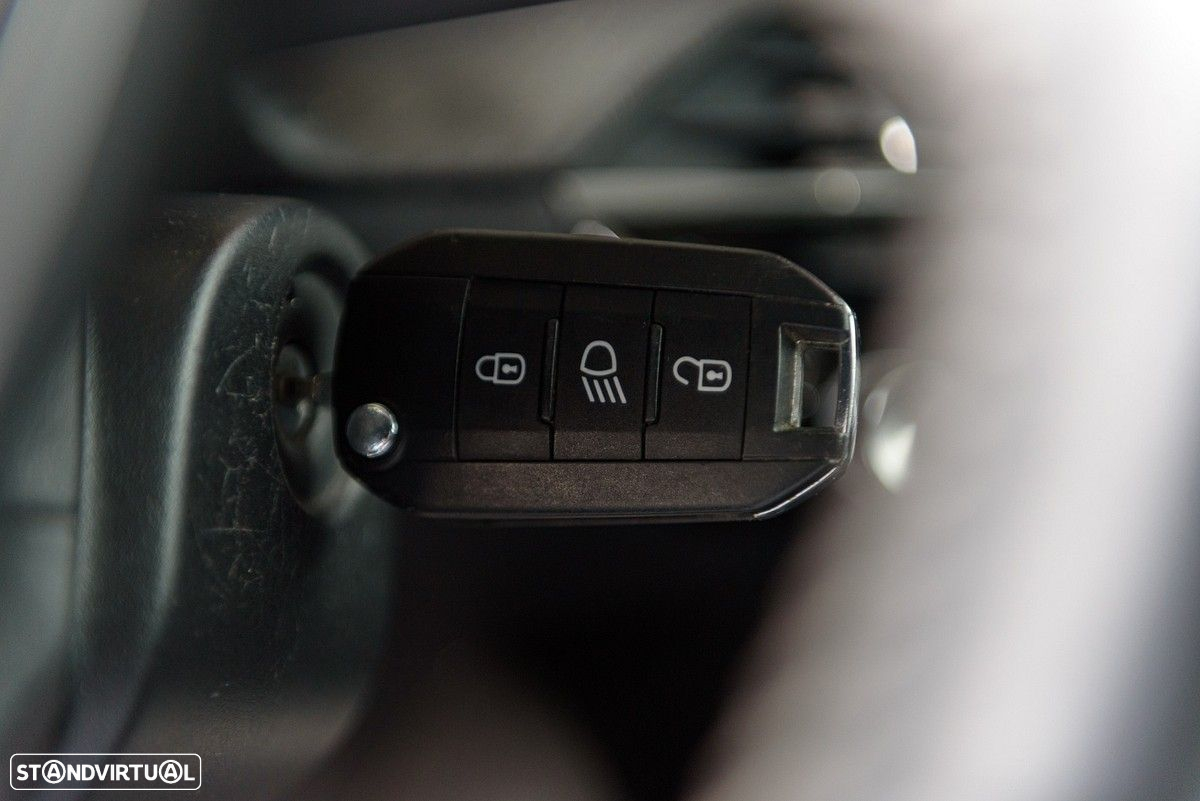 Peugeot 208 1.2 PureTech Active Pack - 50