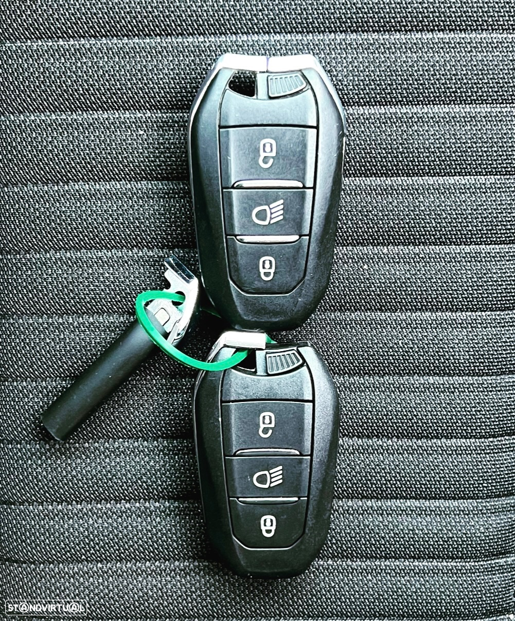 Peugeot e-208 - 12
