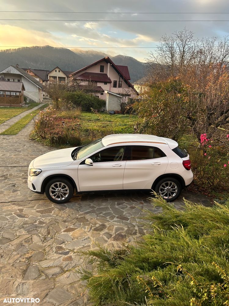 Mercedes-Benz GLA 180 7G-DCT - 3