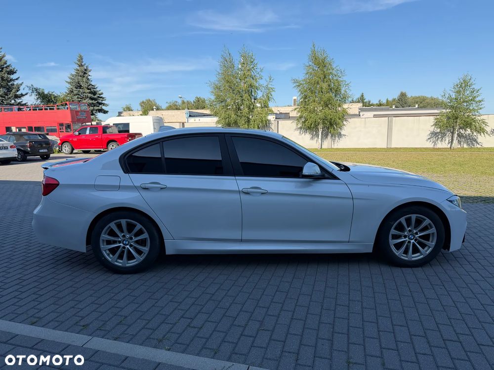BMW Seria 3 320i - 4