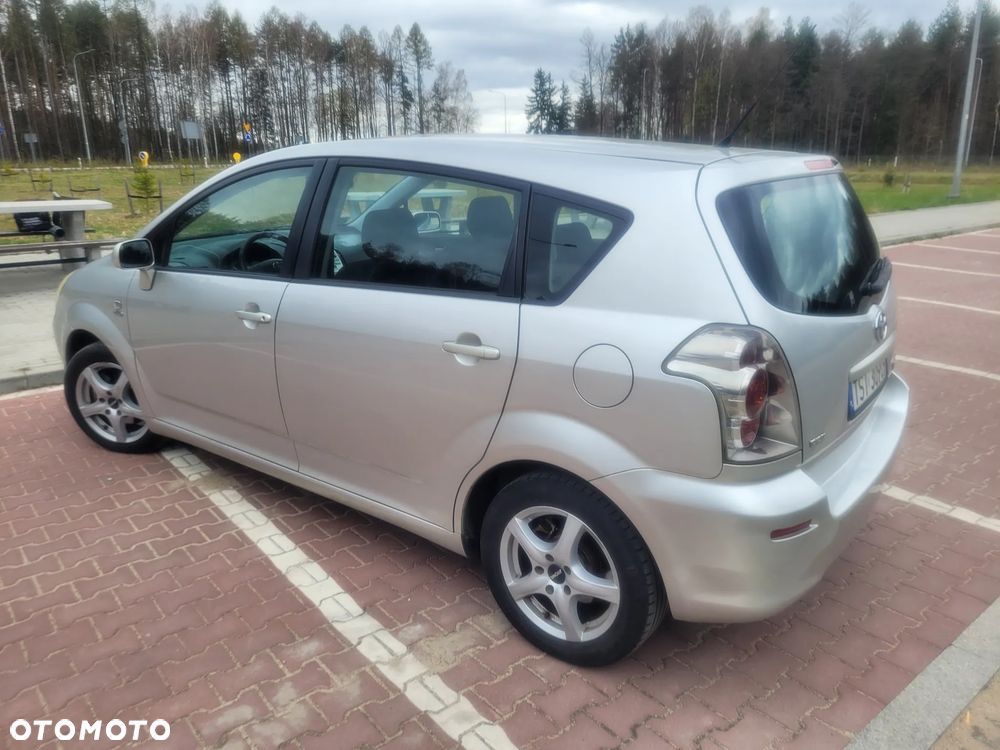 Toyota Corolla Verso 2.0 D-4D - 4