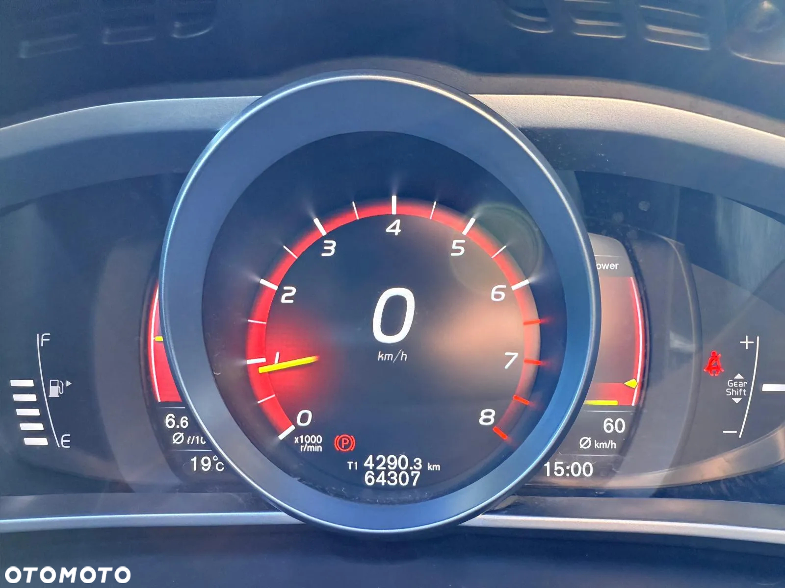 Volvo V40 T2 Kinetic - 24
