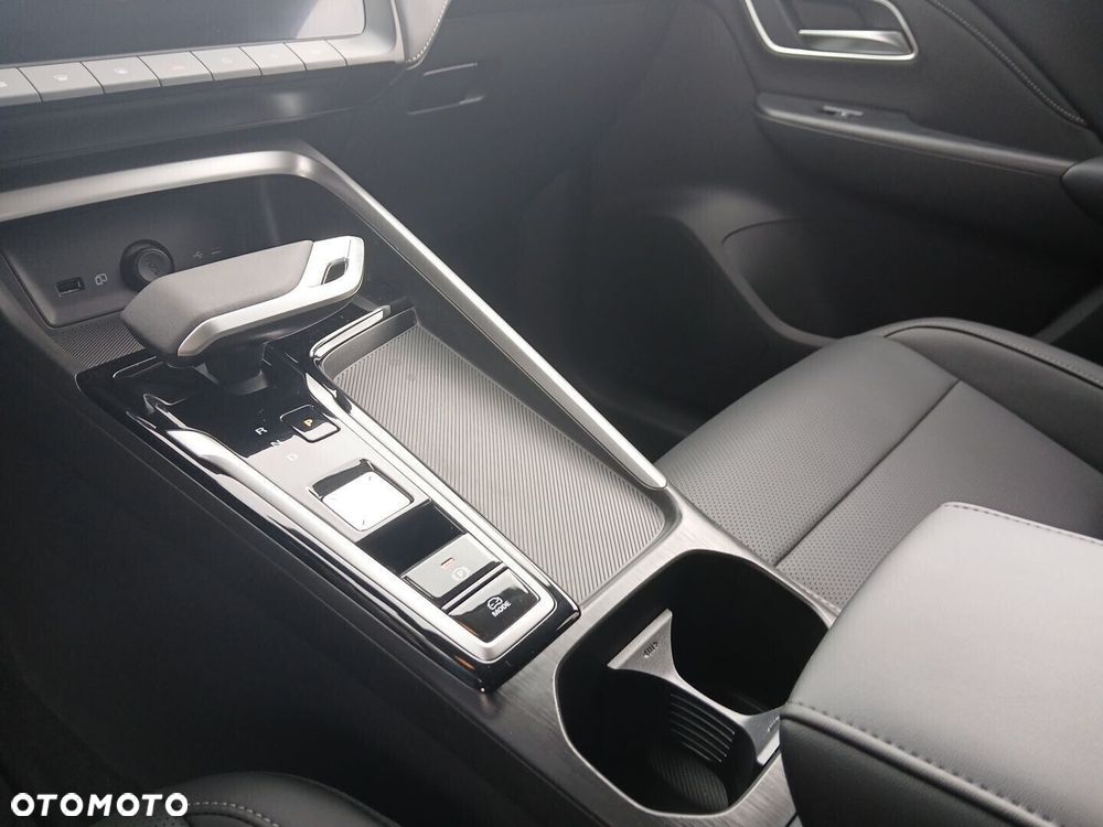 MG ZS Hybrid+ - 16