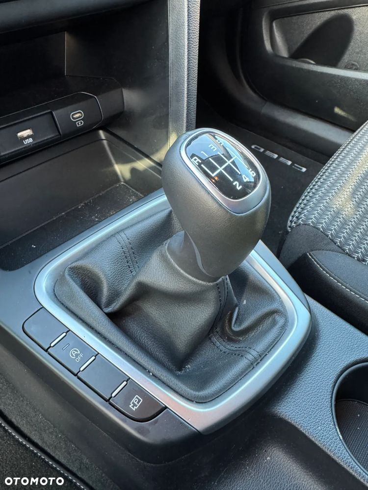 Kia Ceed 1.5 T-GDI M - 10