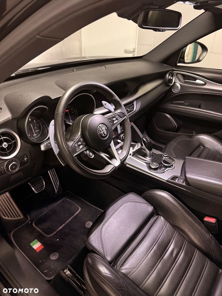 Alfa Romeo Stelvio 2.0 Turbo 16V AT8-Q4 Ti - 14