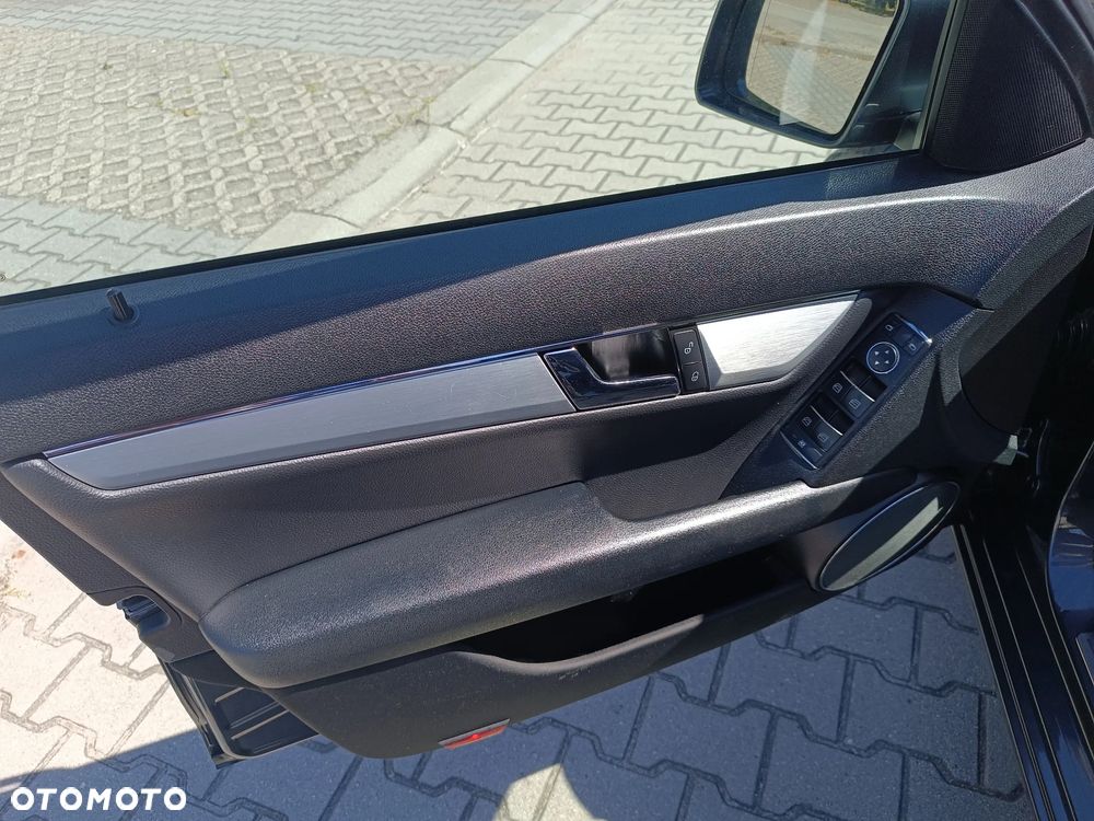 Mercedes-Benz Klasa C 220 CDI DPF Automatik Avantgarde - 11