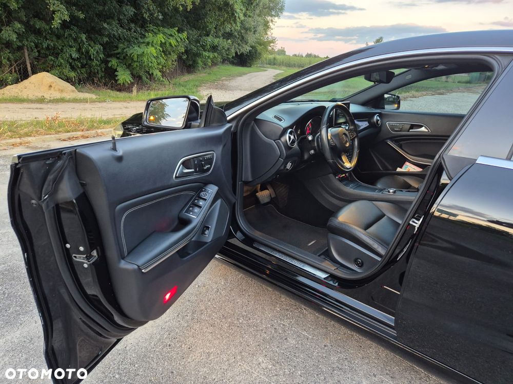 Mercedes-Benz CLA 250 4Matic 7G-DCT - 5