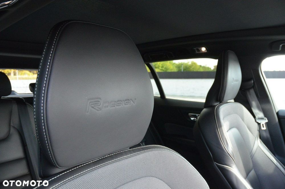 Volvo V60 T6 AWD Geartronic R-Design - 34