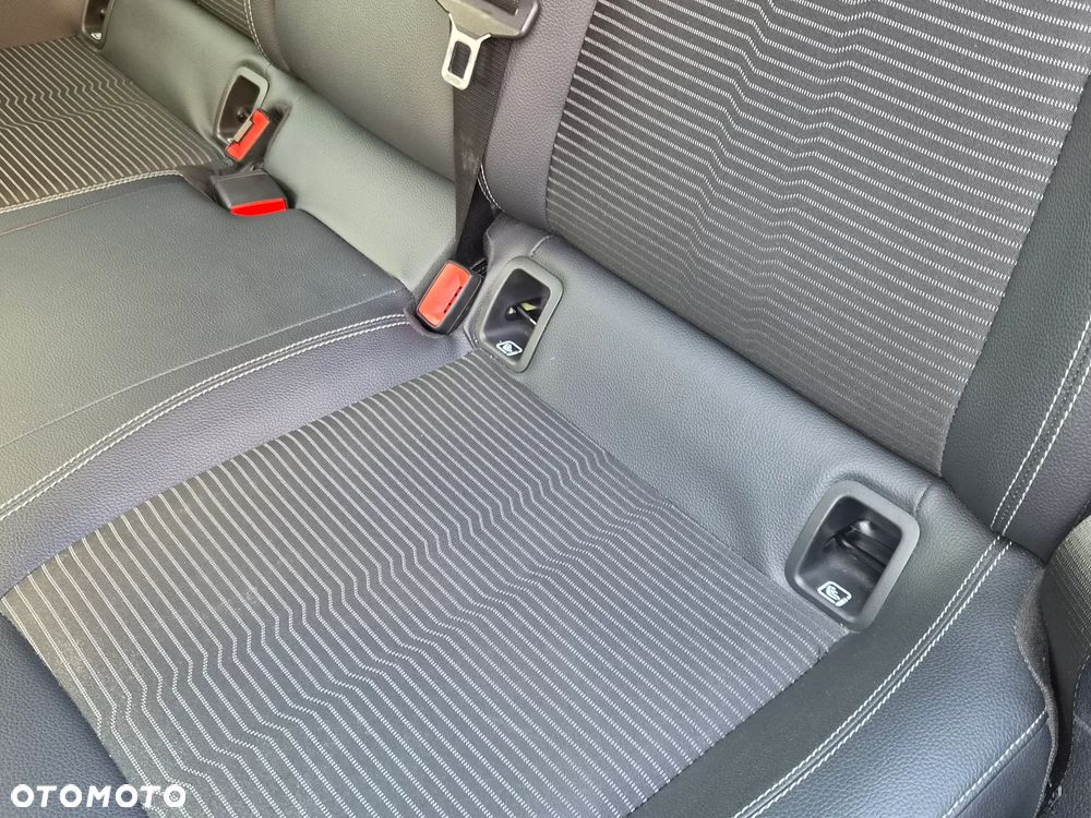 Mercedes-Benz CLA 180 Progressive 7G-DCT - 22