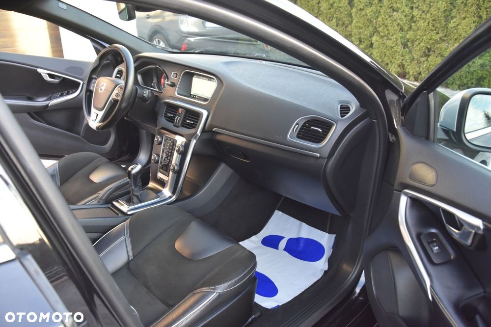 Volvo V40 D2 Drive-E R-Design Momentum - 16