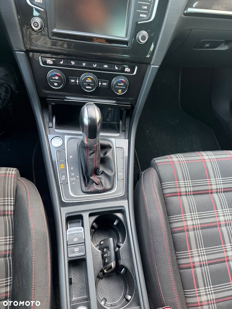 Volkswagen Golf - 20