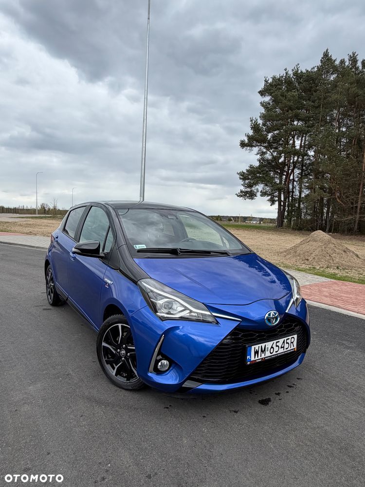 Toyota Yaris Hybrid 100 Selection - 13