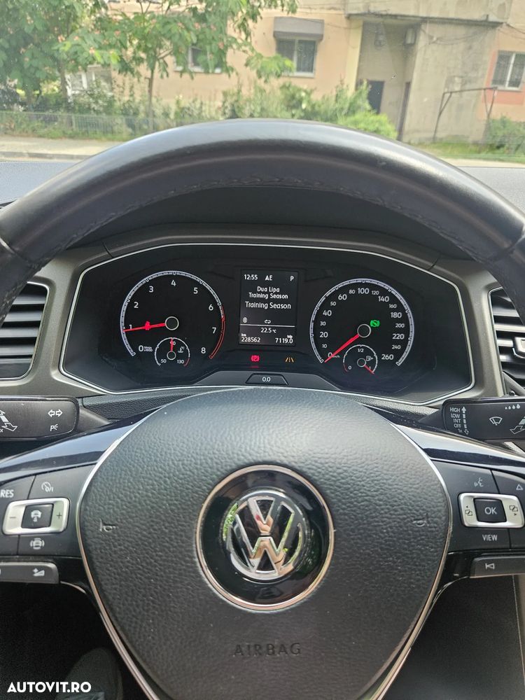 Volkswagen T-Roc - 3