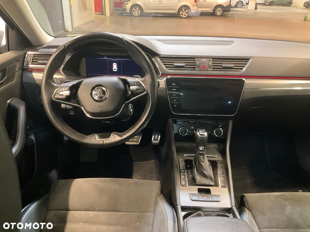 Skoda Superb 2.0 TDI SCR 4x4 Scout DSG - 28