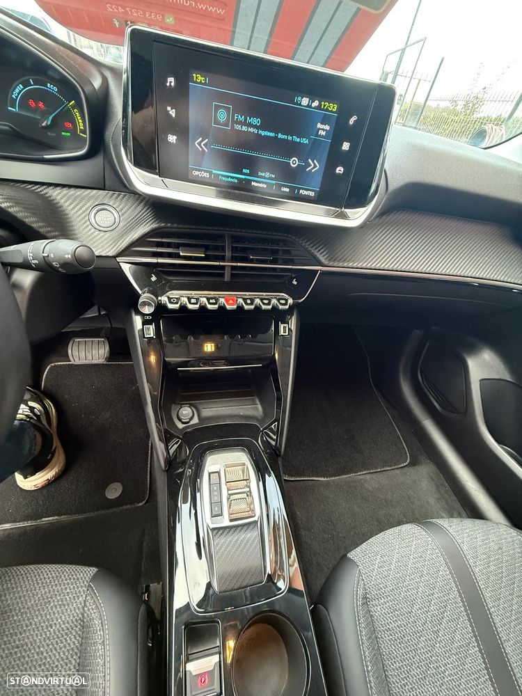 Peugeot e-208 - 28