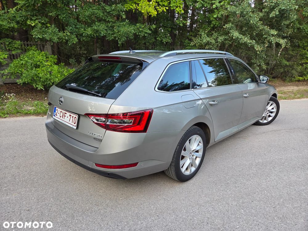 Skoda Superb 2.0 TDI Sportline - 3
