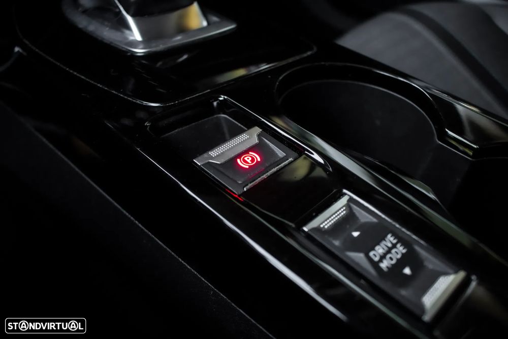 Peugeot 2008 1.5 BlueHDi Allure EAT8 - 22