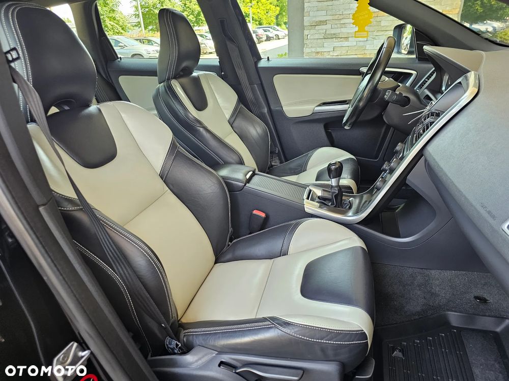 Volvo XC 60 D4 Momentum - 28