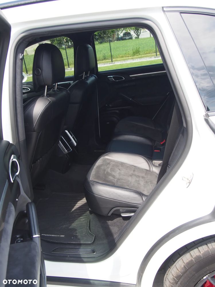 Porsche Cayenne GTS - 11