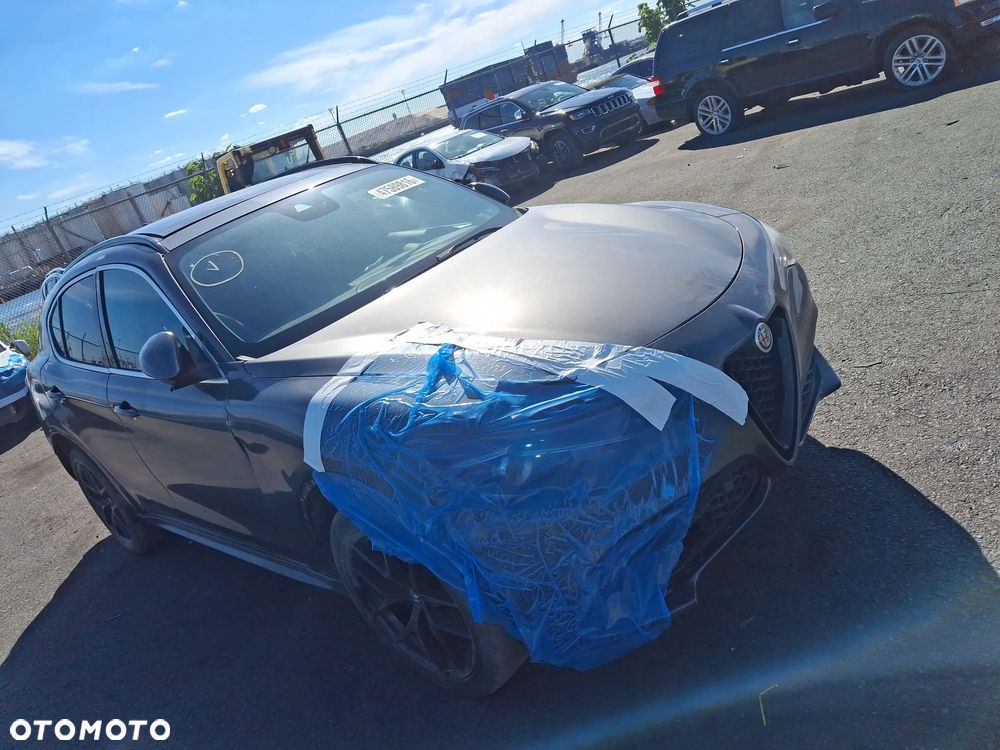 Alfa Romeo Stelvio 2.0 Turbo TI Q4 - 12